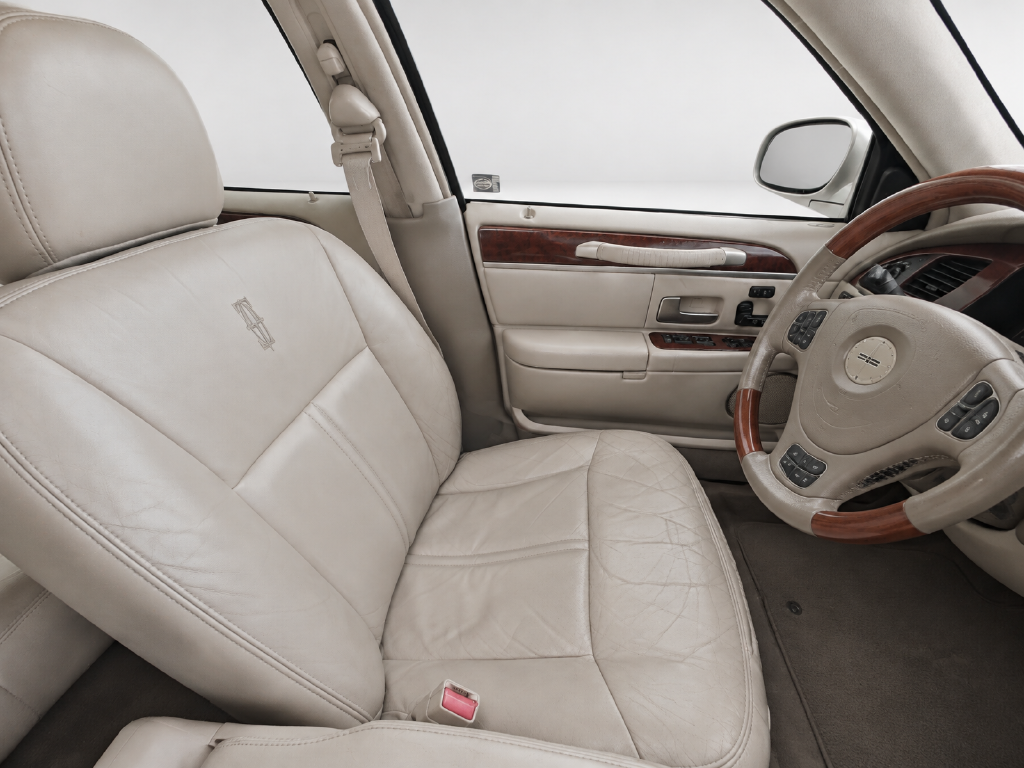 2003 Lincoln Town Car Cartier