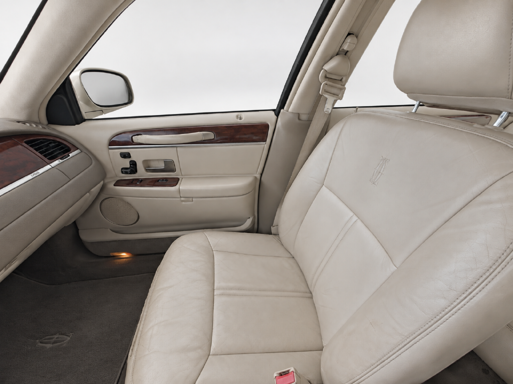 2003 Lincoln Town Car Cartier