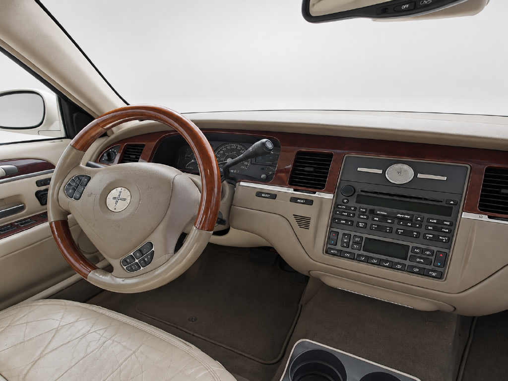 2003 Lincoln Town Car Cartier