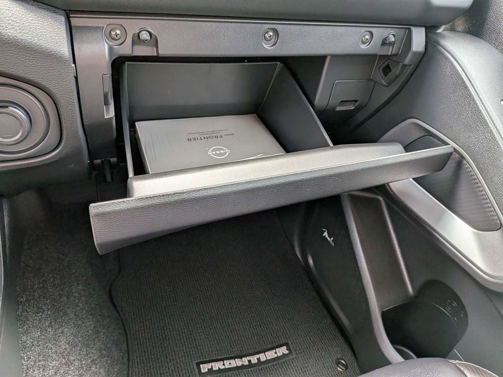 2024 Nissan Frontier SL