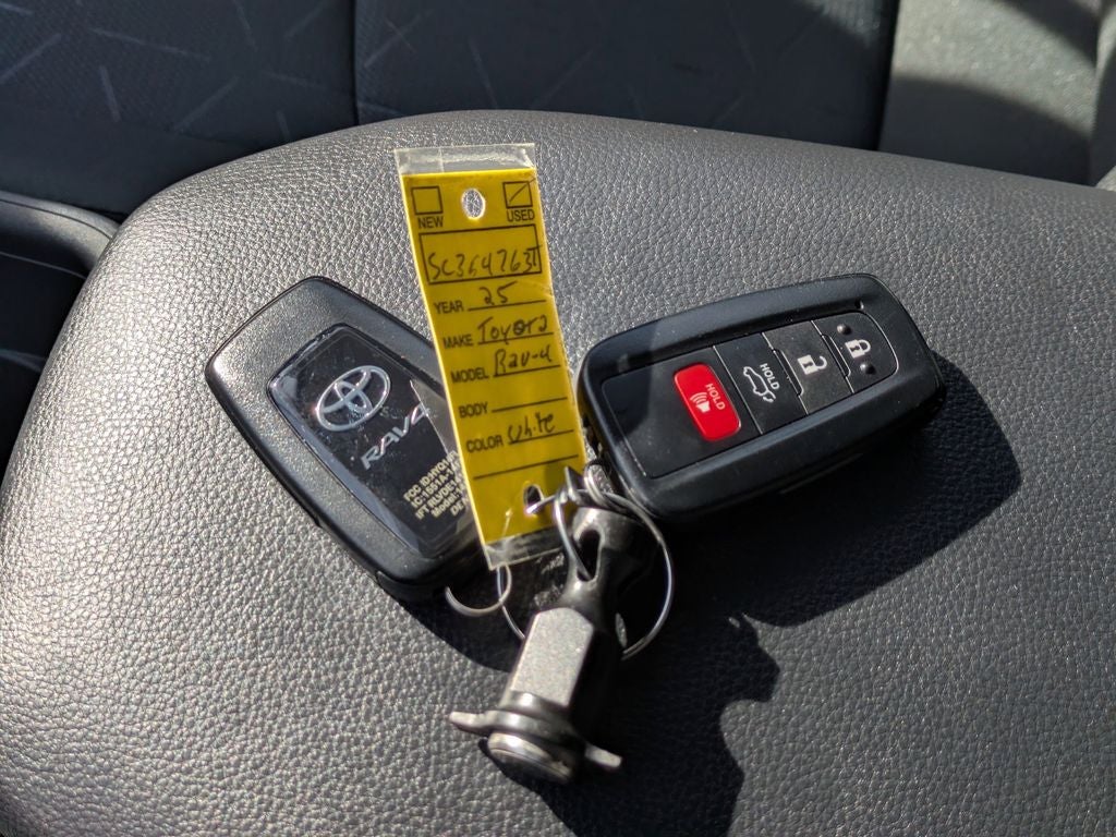 2025 Toyota RAV4 XLE