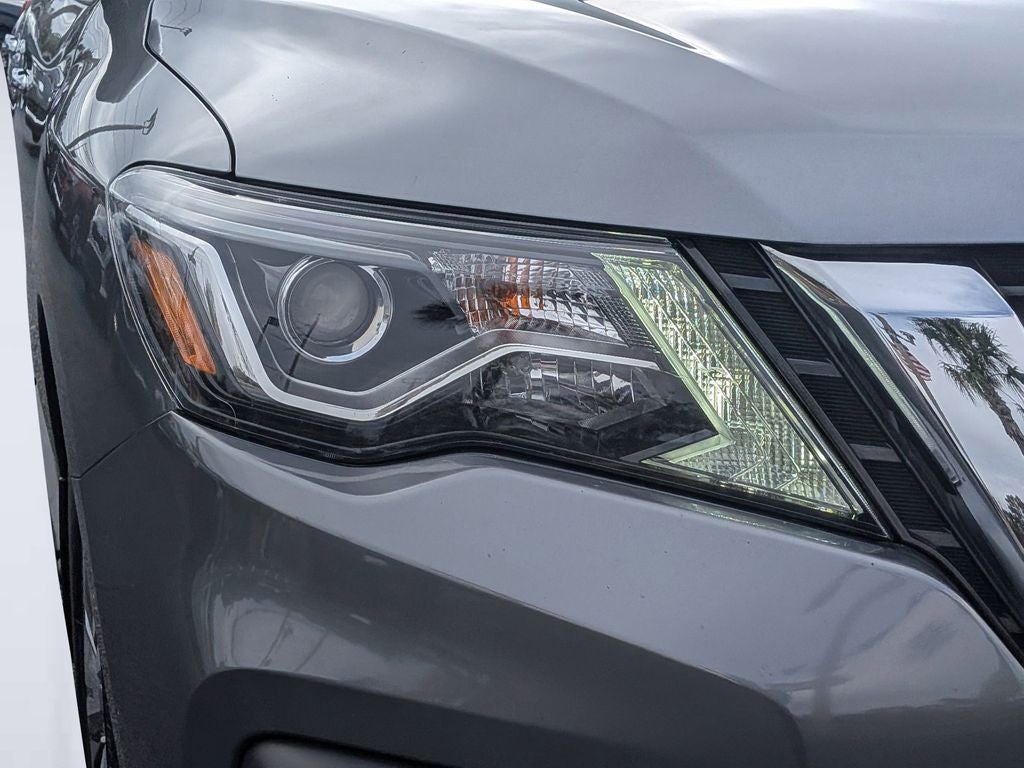 2020 Nissan Pathfinder SV