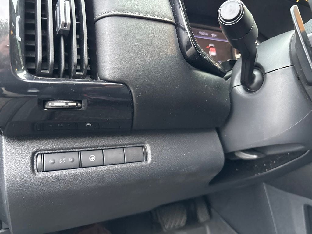 2023 Nissan Pathfinder SV