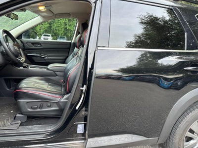 2023 Nissan Pathfinder SV