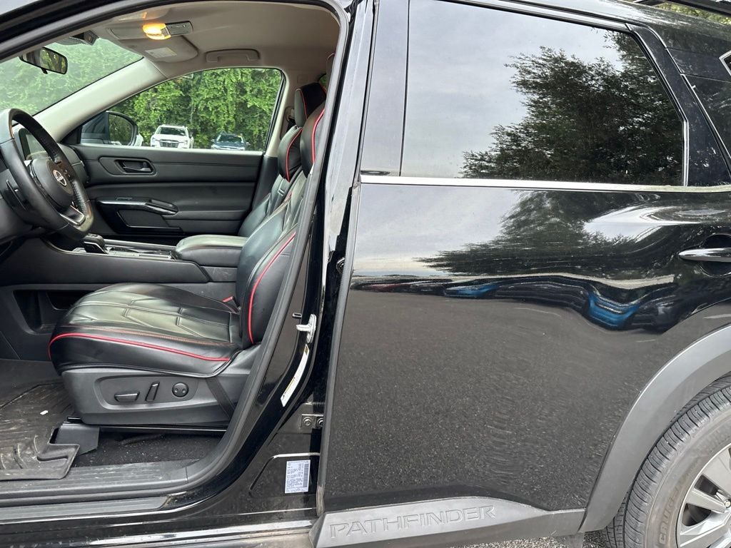 2023 Nissan Pathfinder SV