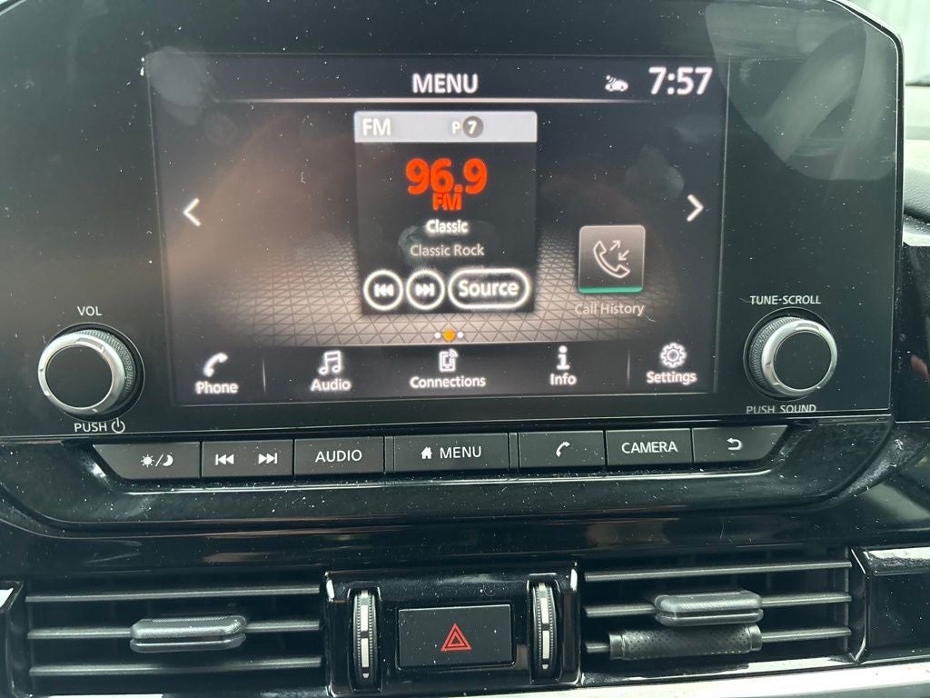 2023 Nissan Pathfinder SV
