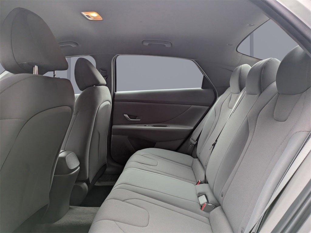 2023 Hyundai Elantra SE