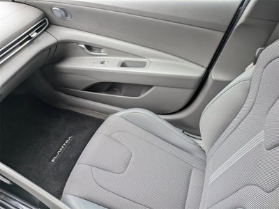 2023 Hyundai Elantra SE