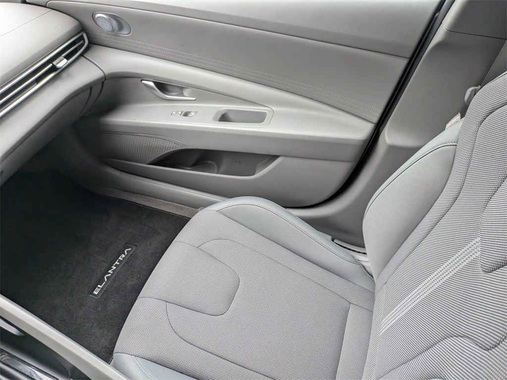 2023 Hyundai Elantra SE