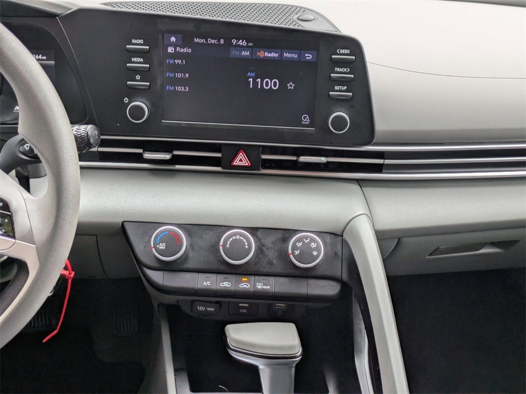 2023 Hyundai Elantra SE