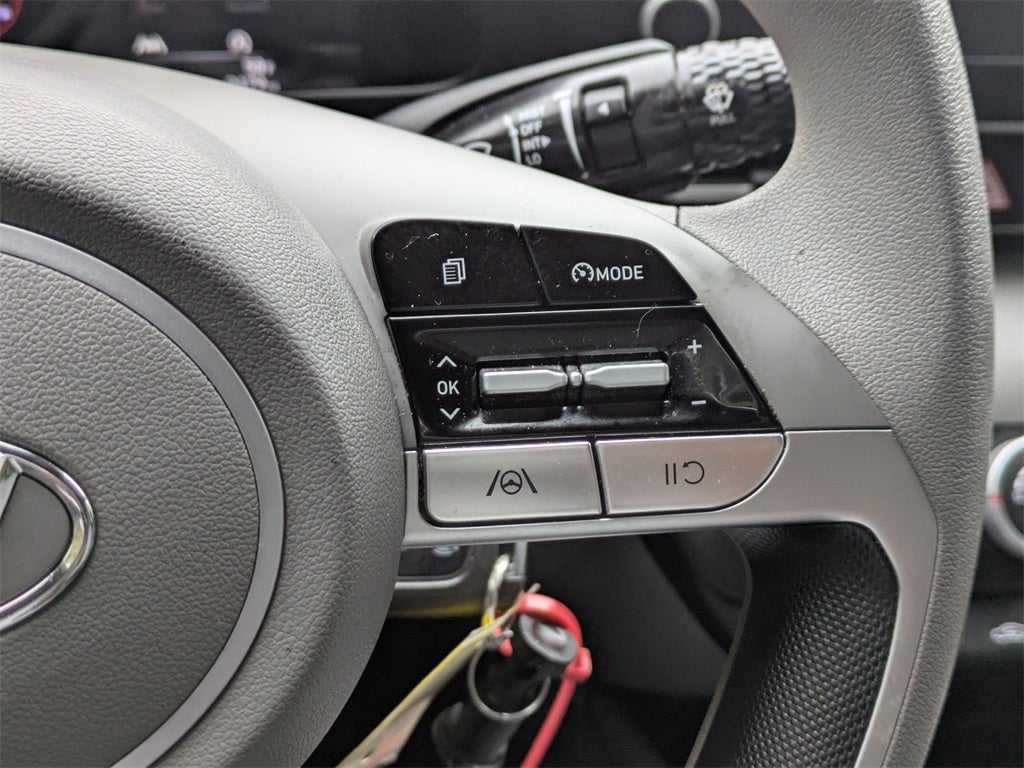 2023 Hyundai Elantra SE