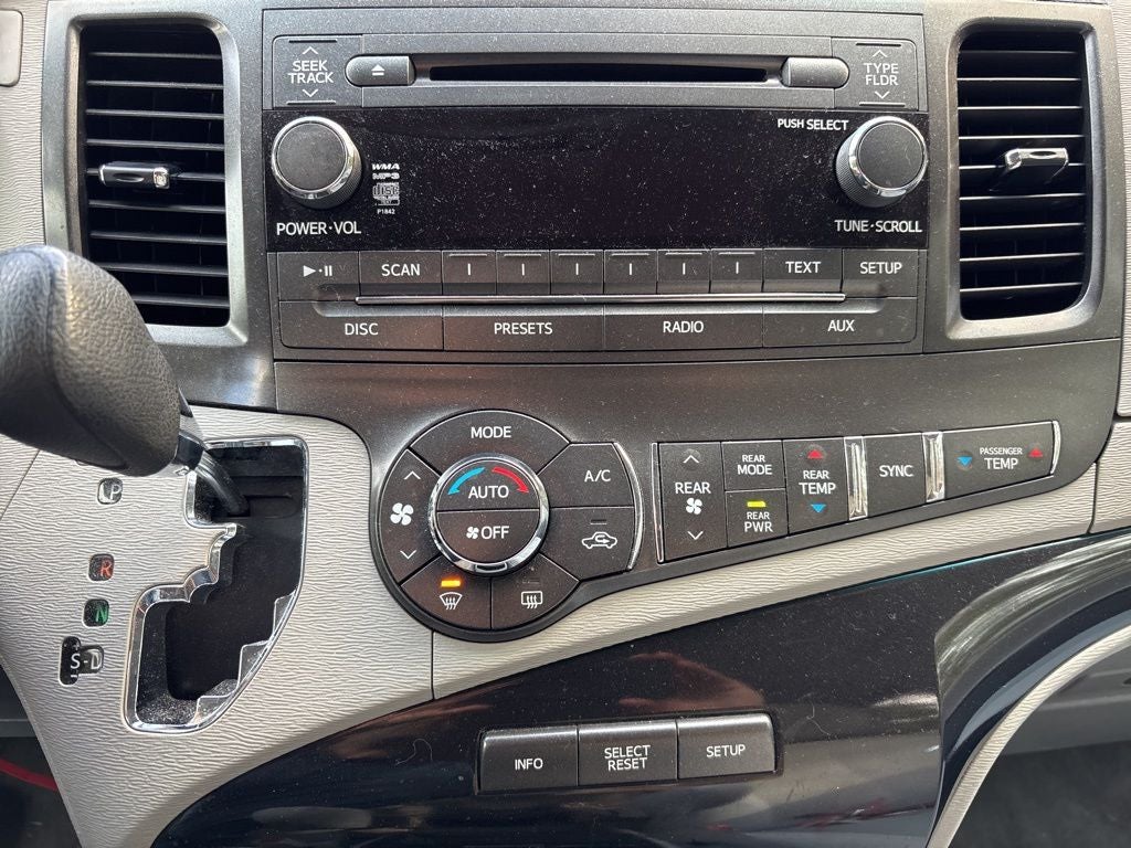 2014 Toyota Sienna LE