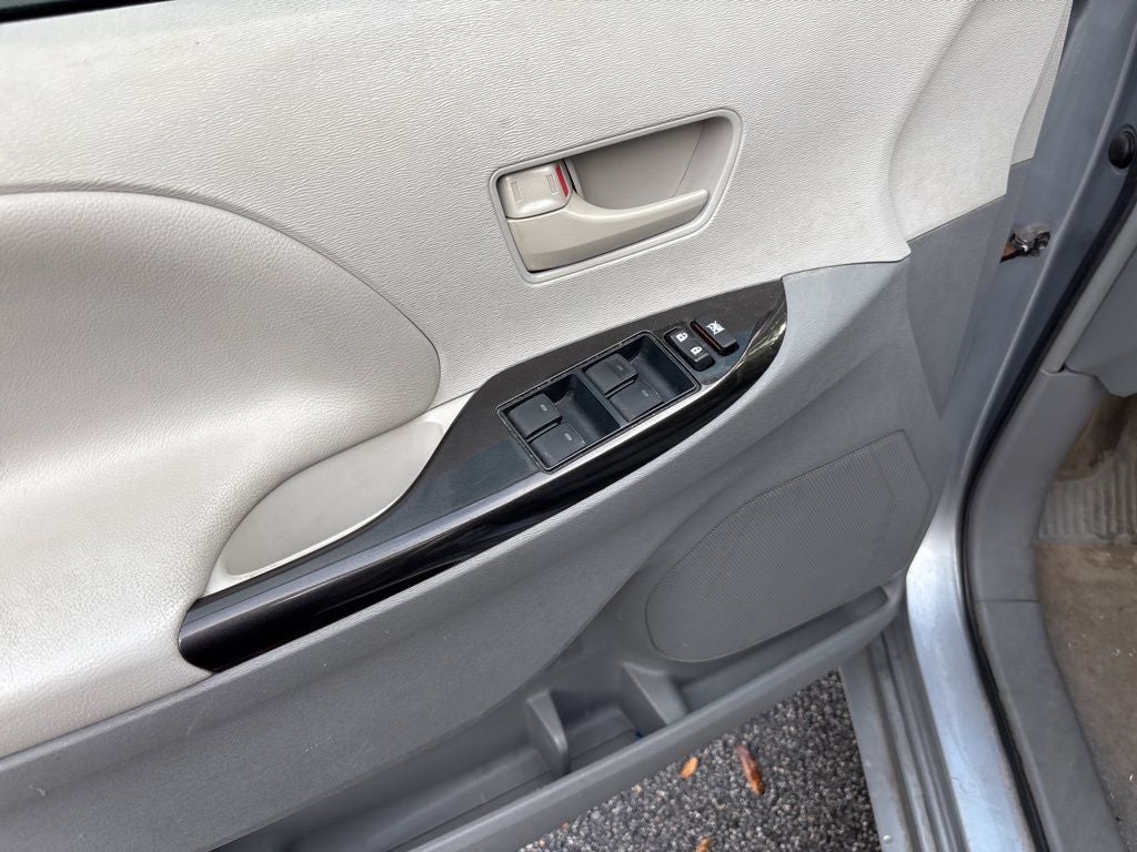 2014 Toyota Sienna LE