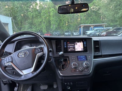 2015 Toyota Sienna SE 8 Passenger