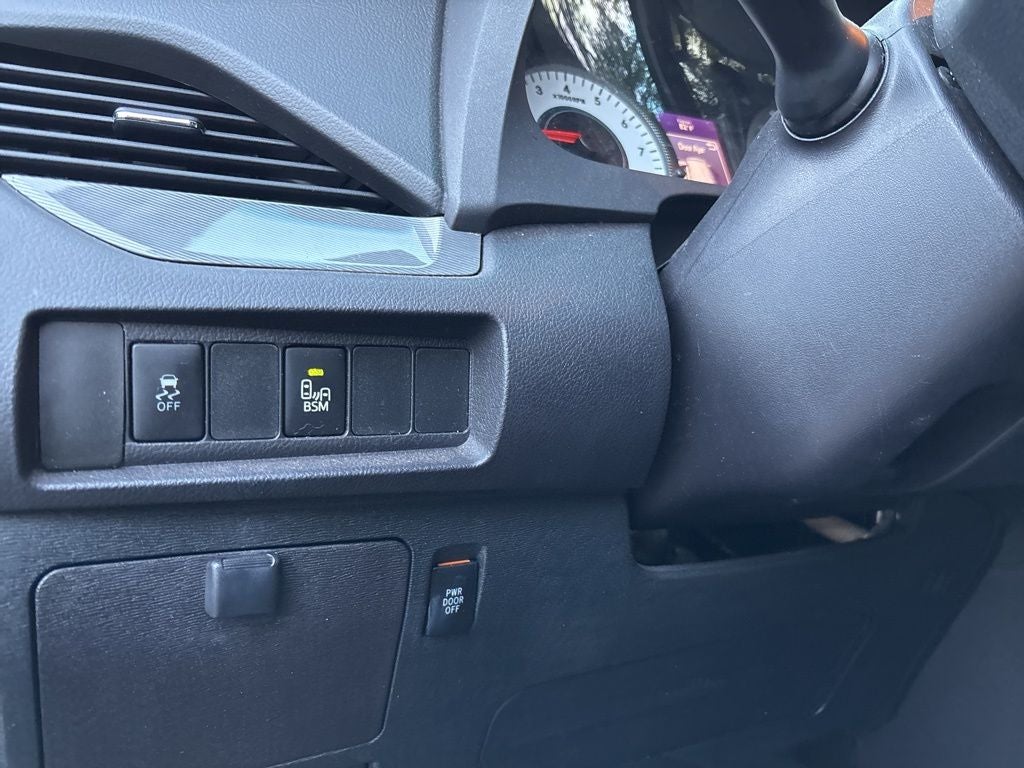 2015 Toyota Sienna SE 8 Passenger