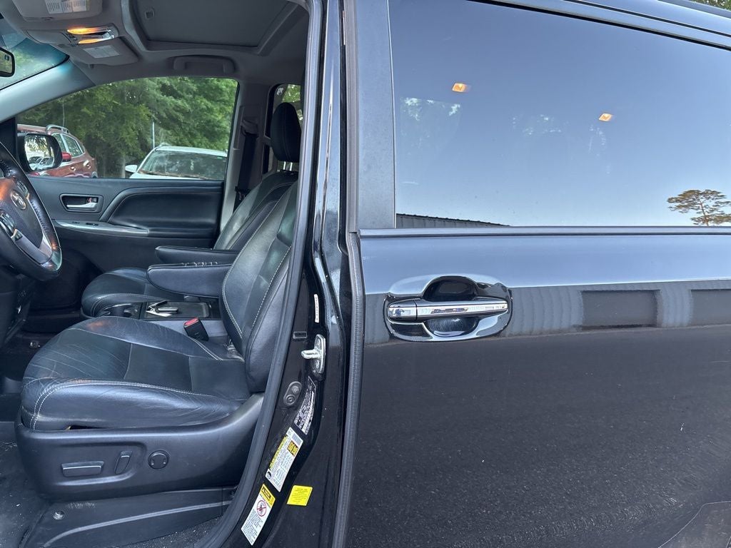2015 Toyota Sienna SE 8 Passenger