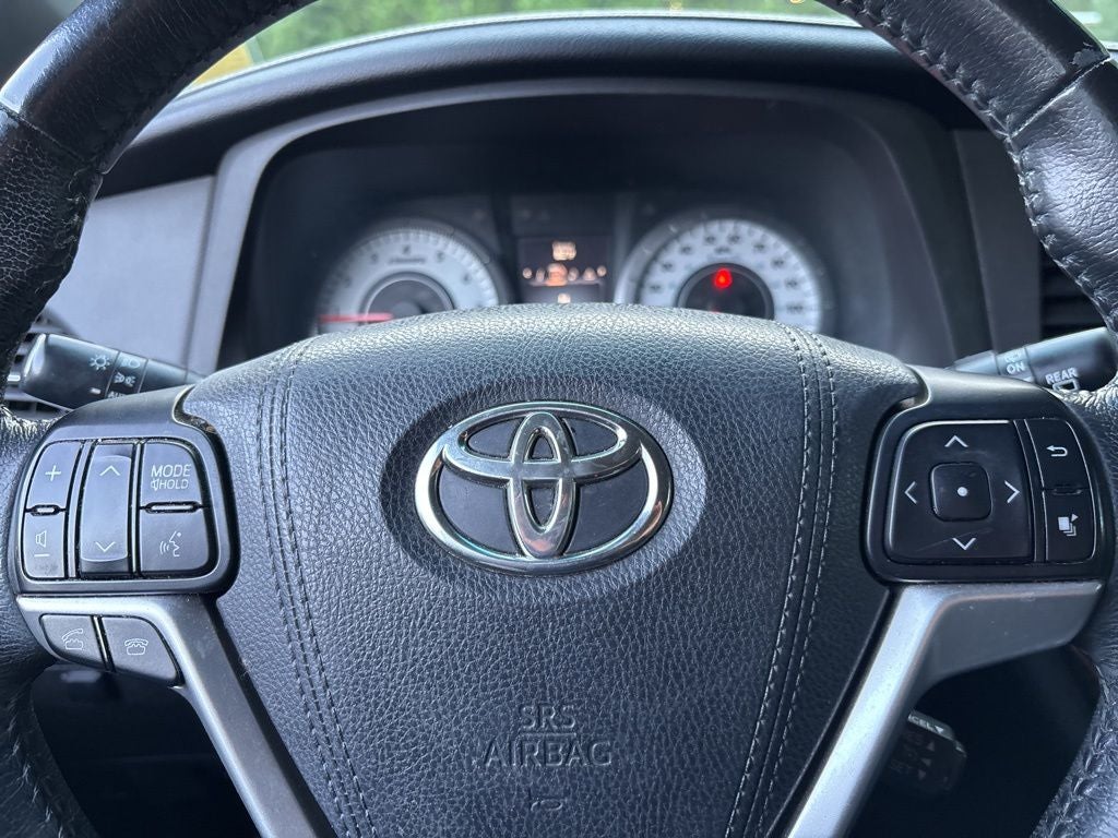 2015 Toyota Sienna SE 8 Passenger