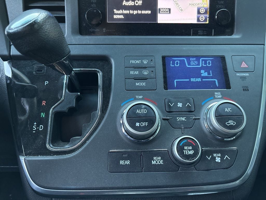 2015 Toyota Sienna SE 8 Passenger