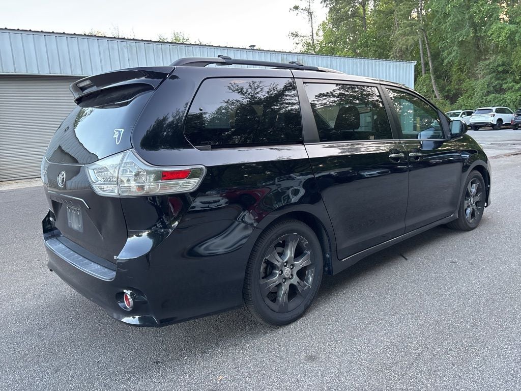 2015 Toyota Sienna SE 8 Passenger