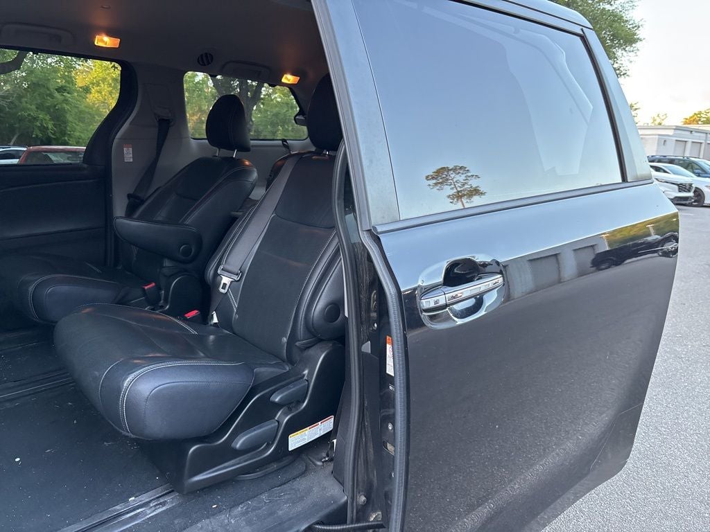 2015 Toyota Sienna SE 8 Passenger