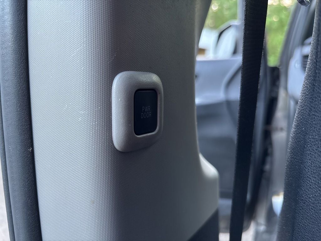 2015 Toyota Sienna SE 8 Passenger