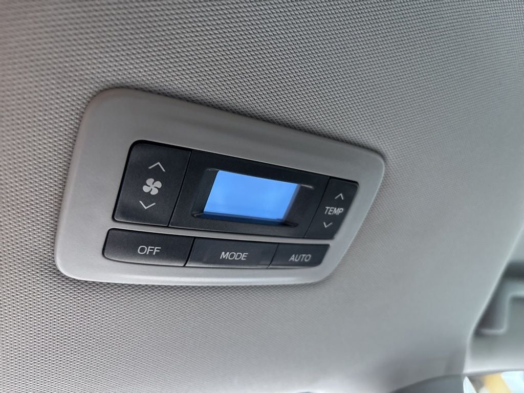 2015 Toyota Sienna SE 8 Passenger