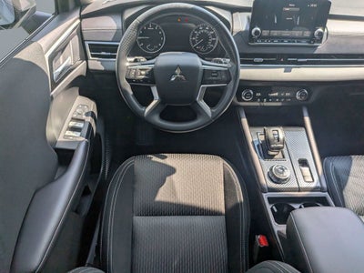 2024 Mitsubishi Outlander ES