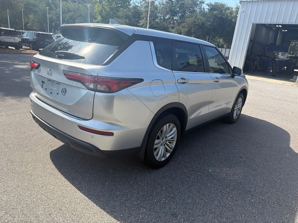2024 Mitsubishi Outlander ES