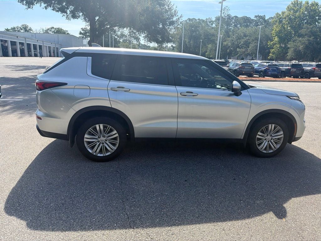 2024 Mitsubishi Outlander ES