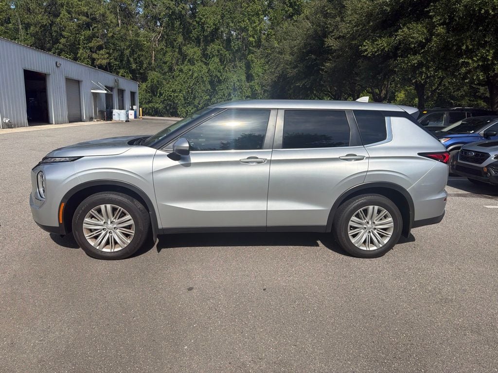 2024 Mitsubishi Outlander ES