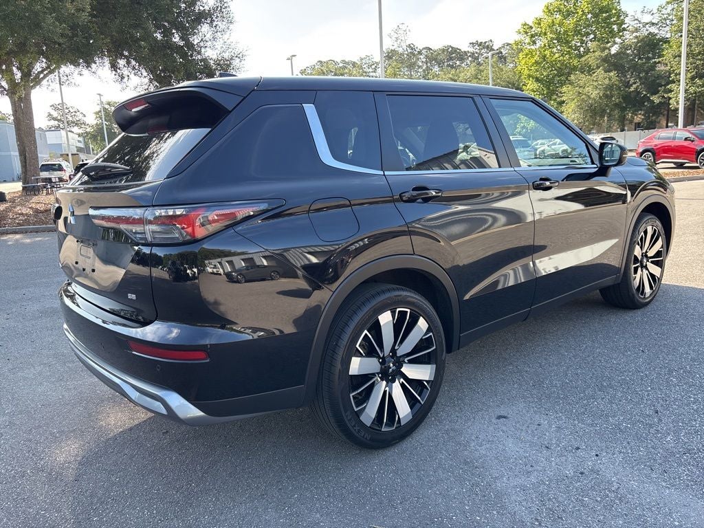 2025 Mitsubishi Outlander SE