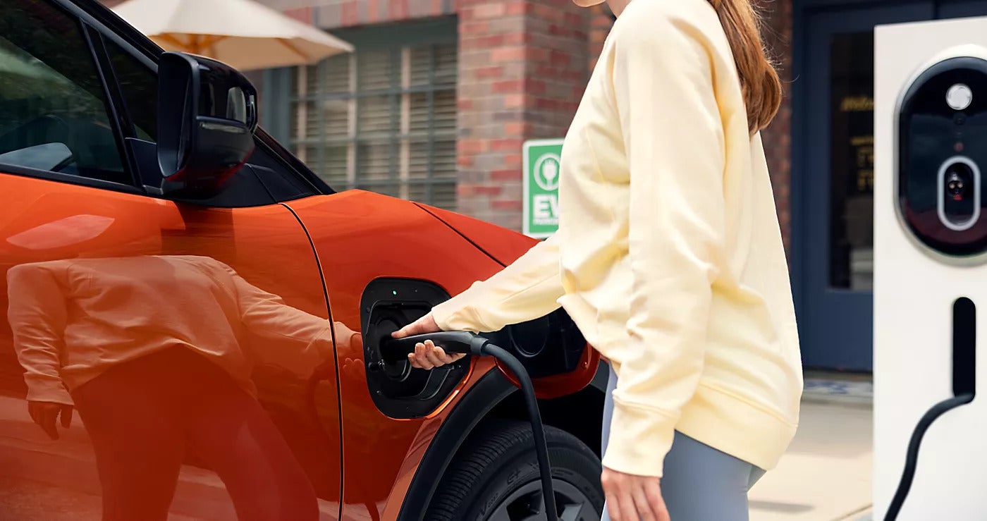 A lady charging an uncharted.